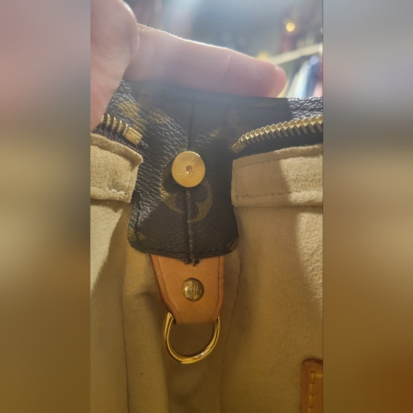 Louis Vuitton Monogram Looping GM One Strap Bag - Picture 10 of 10